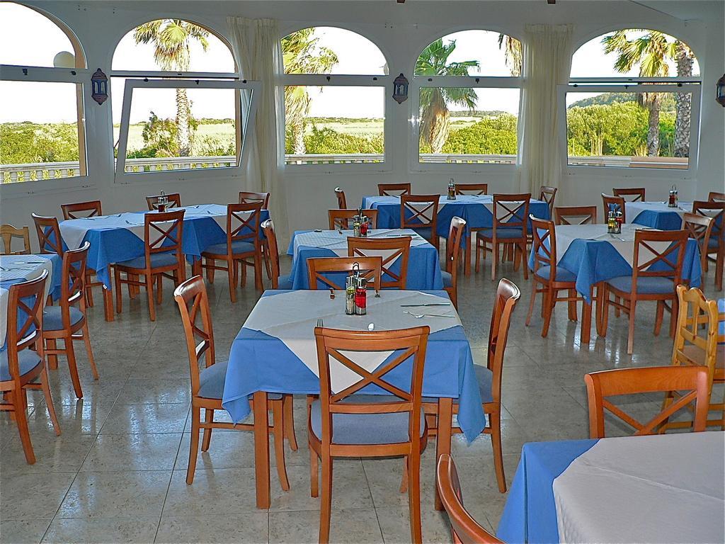 Hotel Arenas De Son Bou Restaurant photo